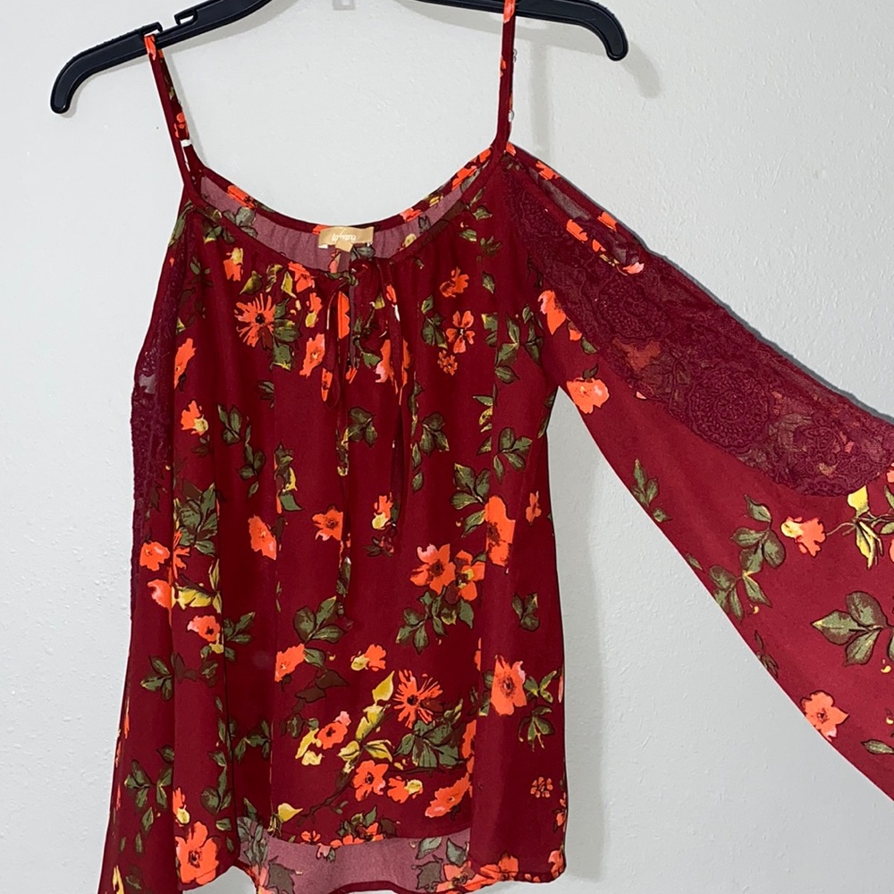 3/$12🔥 Takara open shoulder blouse
